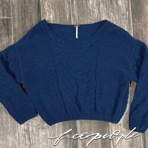 LIKE NEW! Free People Blue Chenille over sized cropped sweater Sz XS